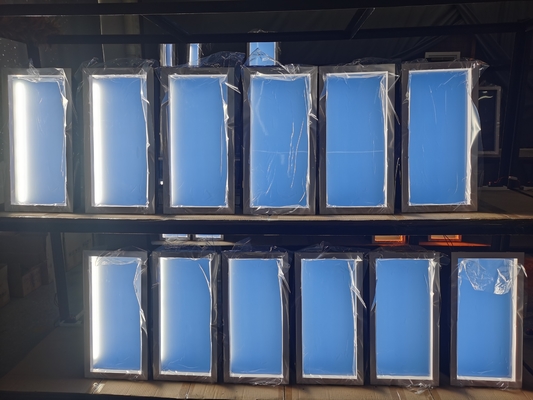 Panneau de rétroviseur à LED de 150W pour une superficie de 8 à 12 mètres carrés avec une plage de température de couleur et un flux lumineux élevé