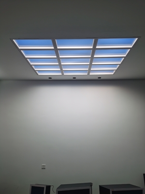 L'éclairage de la fenêtre de la maison à LED artificielle