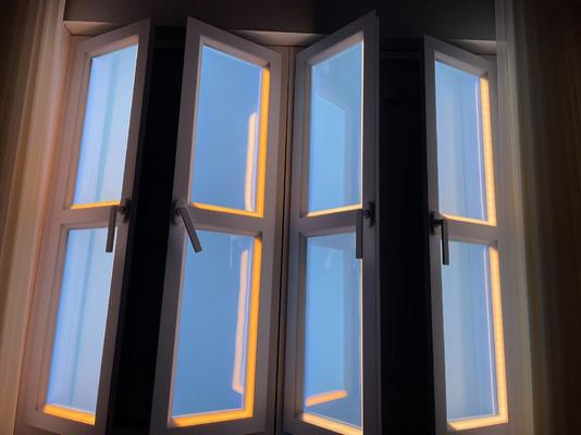 160W Smart Window Light 10000 Lumens Mesh5.0/DALI/0-10V Contrôle Transforme les espaces sombres avec une couleur claire 2100-7500K Durée de vie 50