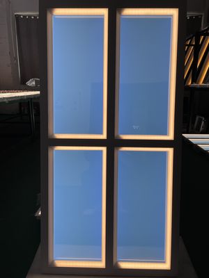 Simulez sans effort différentes couleurs du jour avec un panneau de faux éclairage zénithal et le contrôle de l'éclairage circadien